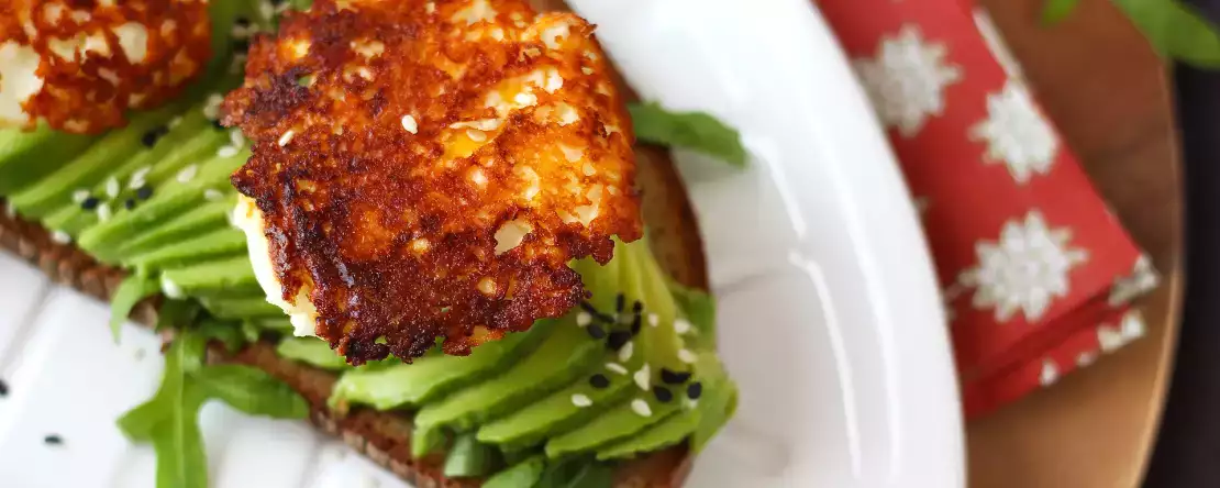 Telur feta renyah: resep yang sangat sederhana dan sedang tren