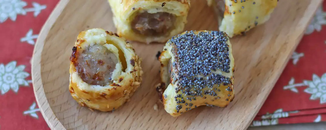 Rustici isi sosis dan keju yang dimasak dengan penggorengan udara