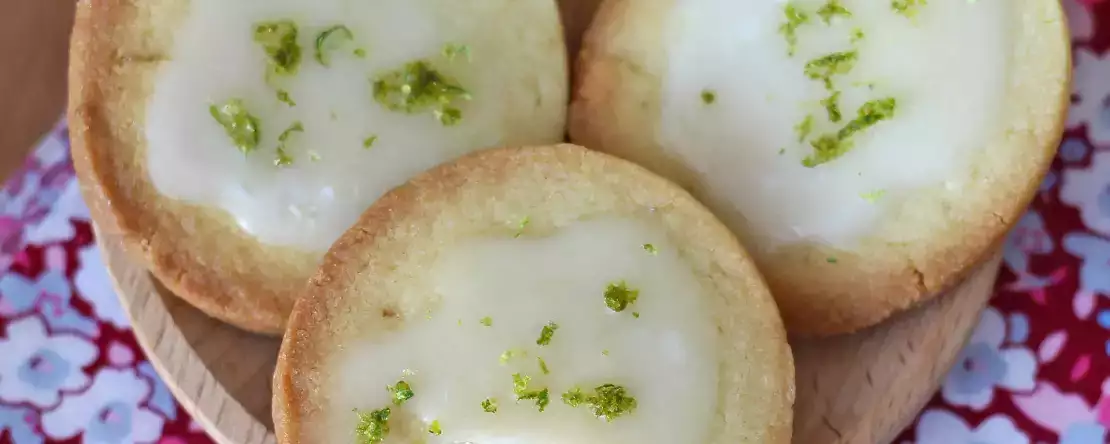 Kukis mentega jeruk nipis dengan glasir