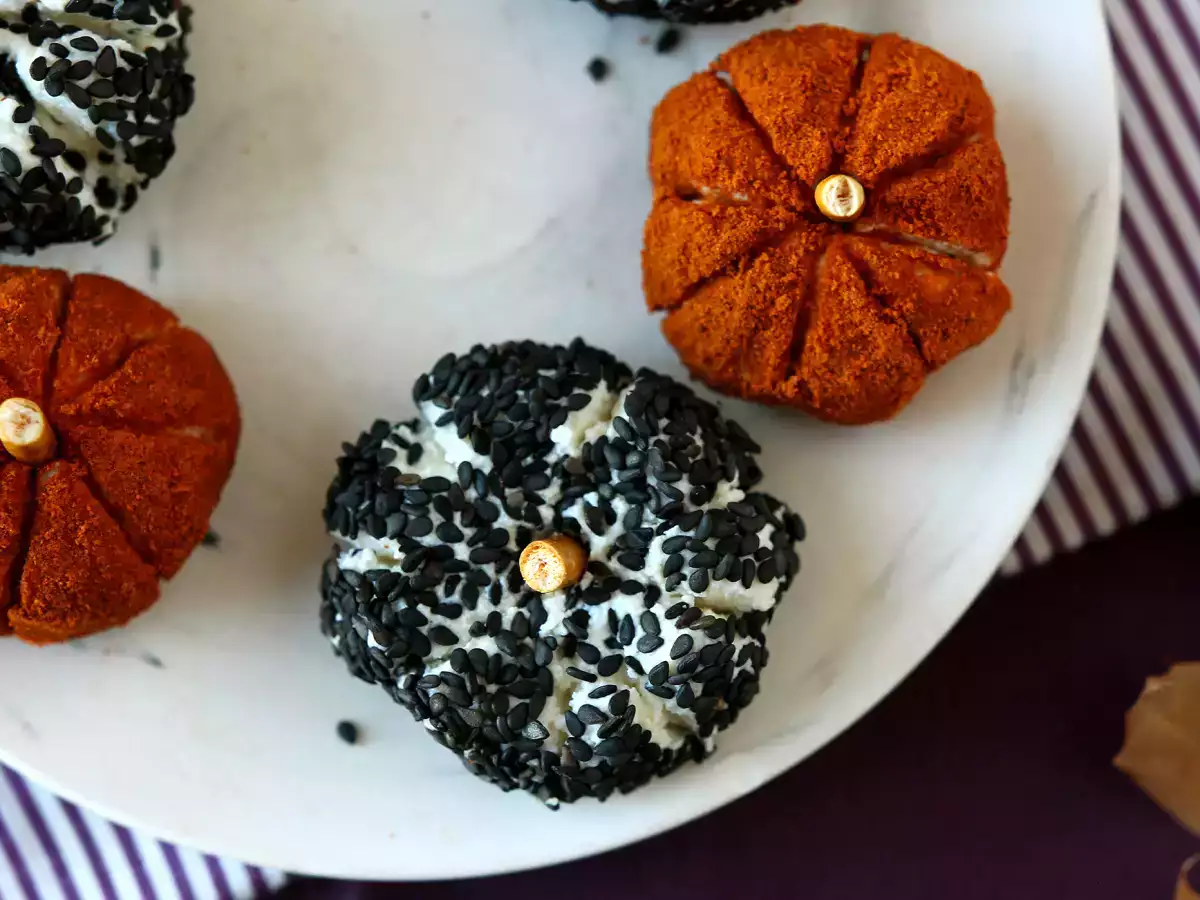Resep Keju oles berbentuk labu untuk camilan halloween!