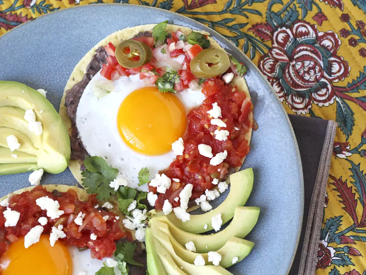 Resep Huevos rancheros: resep telur khas meksiko yang ikonik dan lezat
