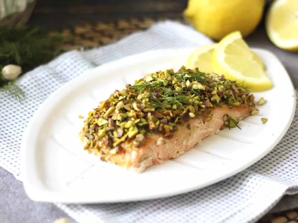 Resep Salmon dalam kerak pistachio