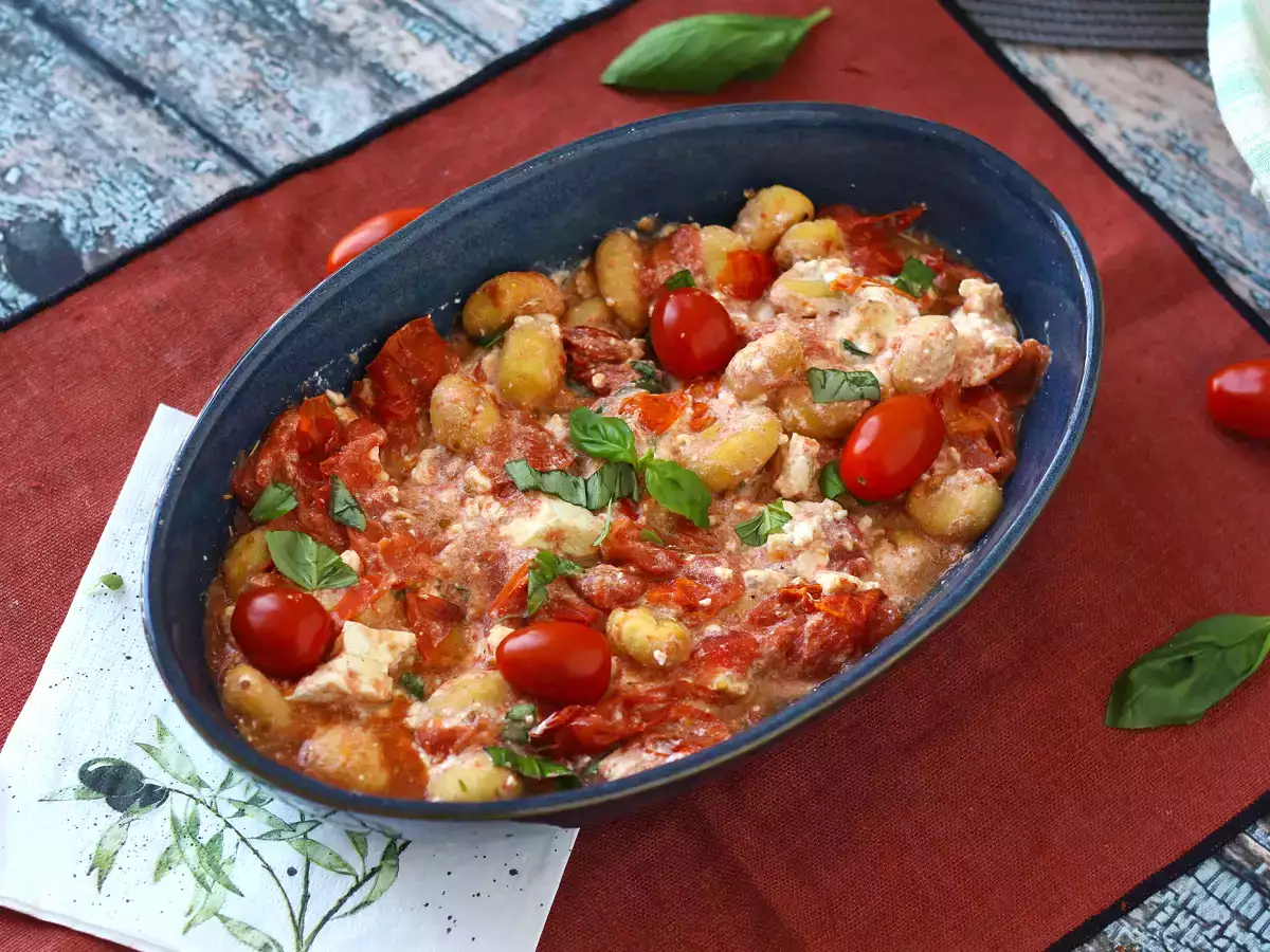Resep Gnocchi feta panggang dengan airfryer, hidangan super cepat dengan tomat ceri dan feta!