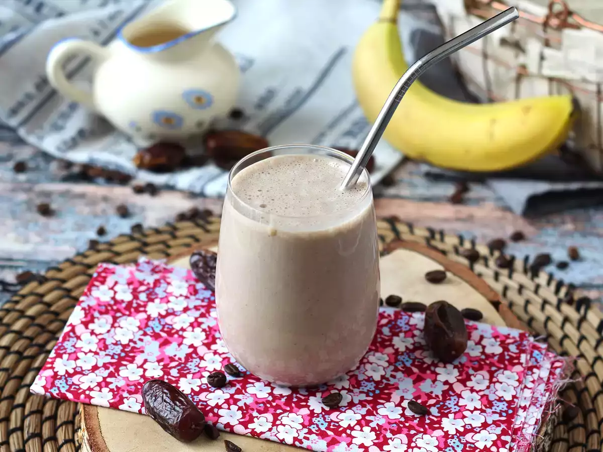 Resep Smoothie kopi dan kurma untuk membangunkan anda!