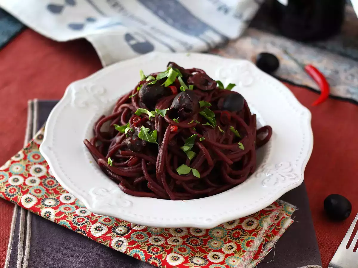 Resep Spaghetti al fuoco di bacco: pasta dengan anggur merah untuk menghadirkan sesuatu yang istimewa ke meja