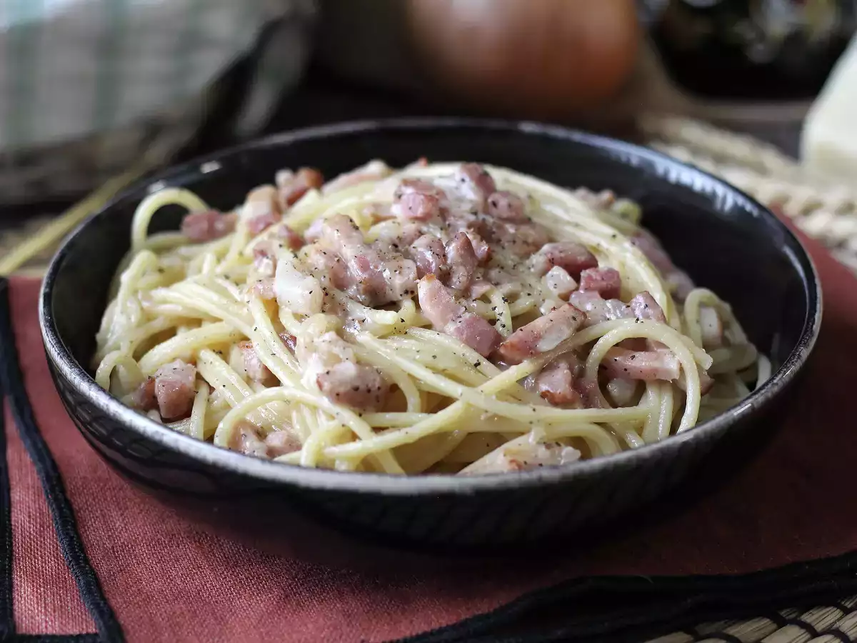 Resep Pasta dengan bacon: mudah, murah dan lembut