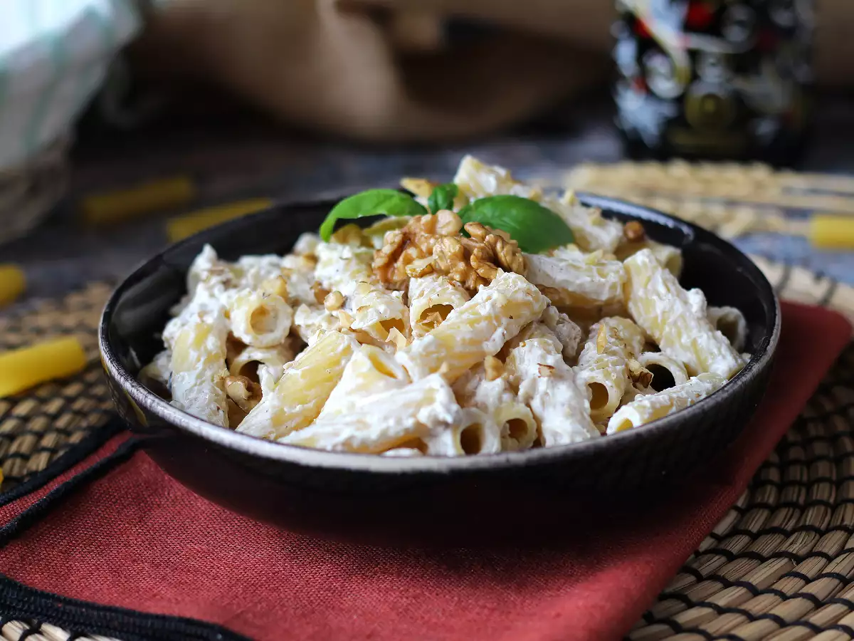 Resep Pasta dengan ricotta dan kenari: lembut dan renyah