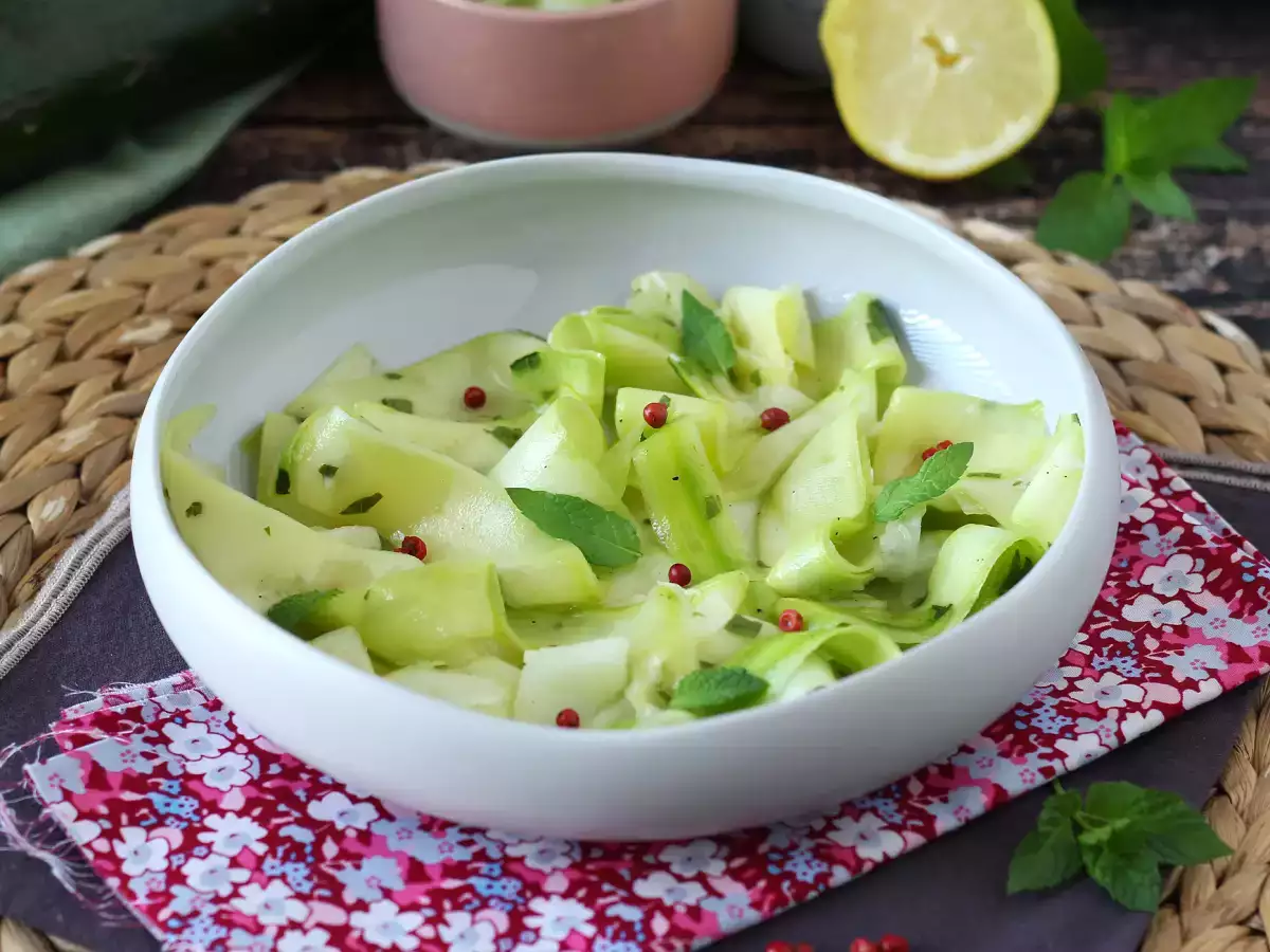 Resep Cukini yang diasinkan, sayuran carpaccio yang sempurna untuk musim panas!
