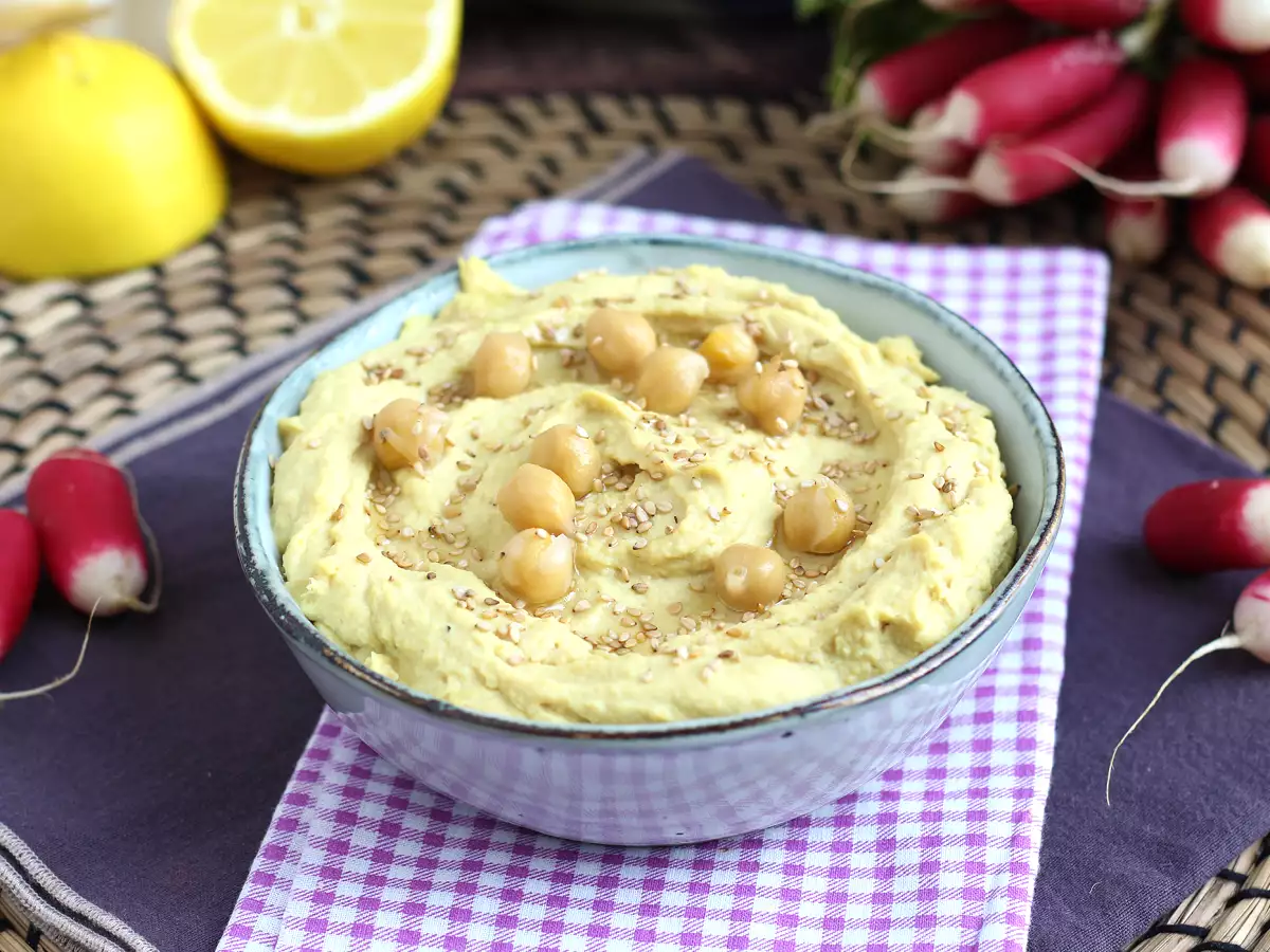 Resep Hummus dengan lemon yang diawetkan untuk rasa yang lebih lembut