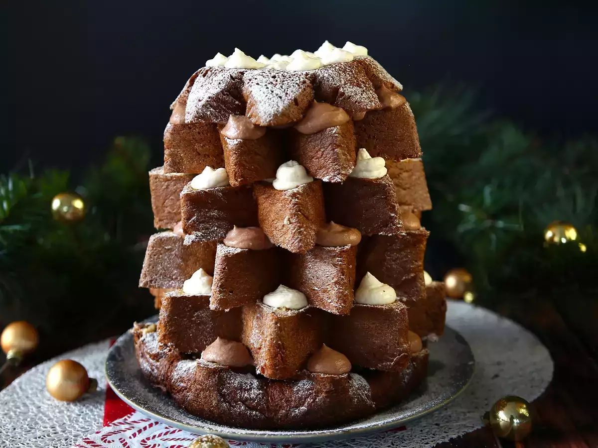 Resep Pandoro brioche yang diisi dengan krim nutella dan krim vanila dalam bentuk pohon natal