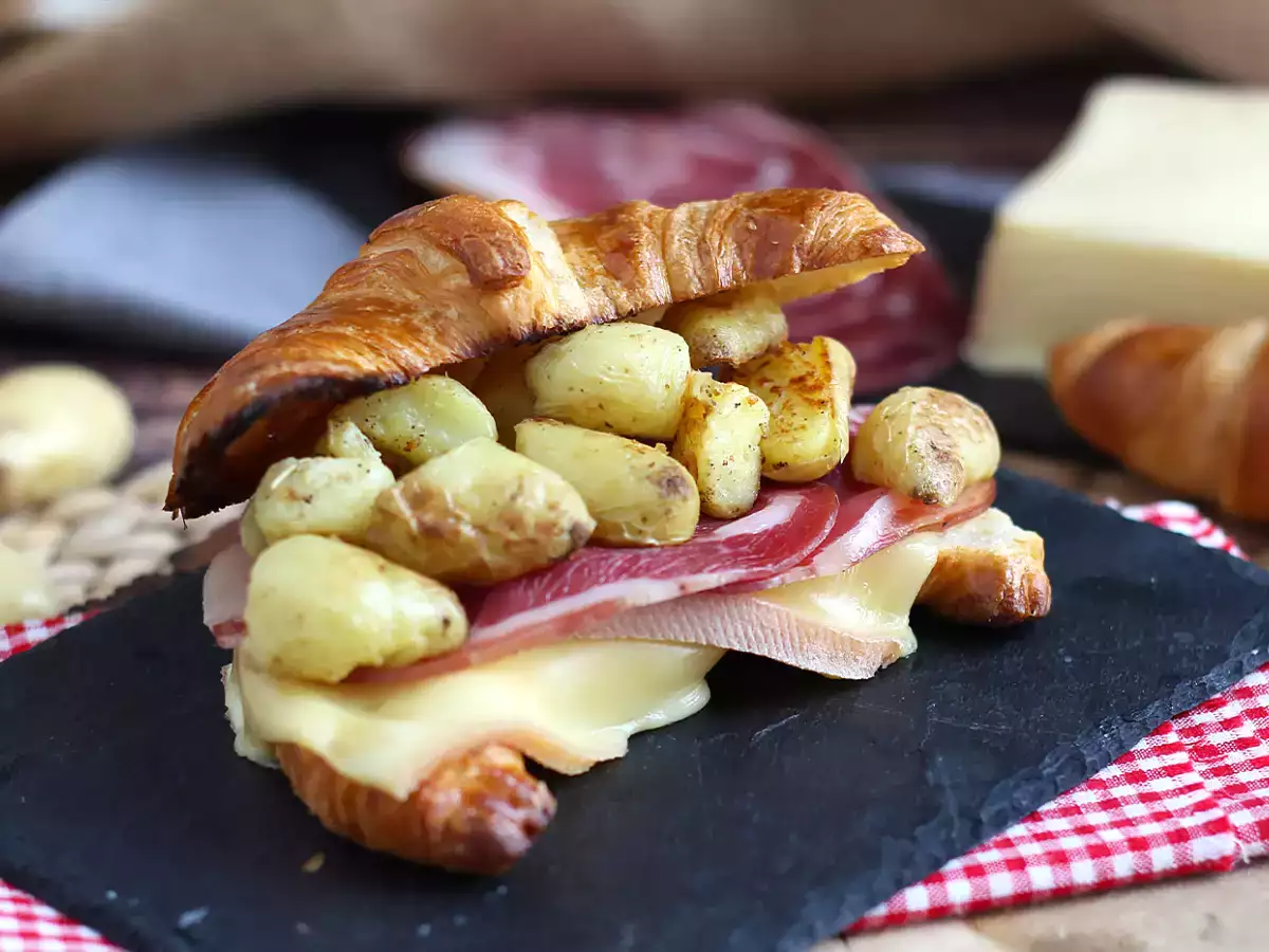 Resep Raclette croissant sandwich untuk makan siang yang lezat!