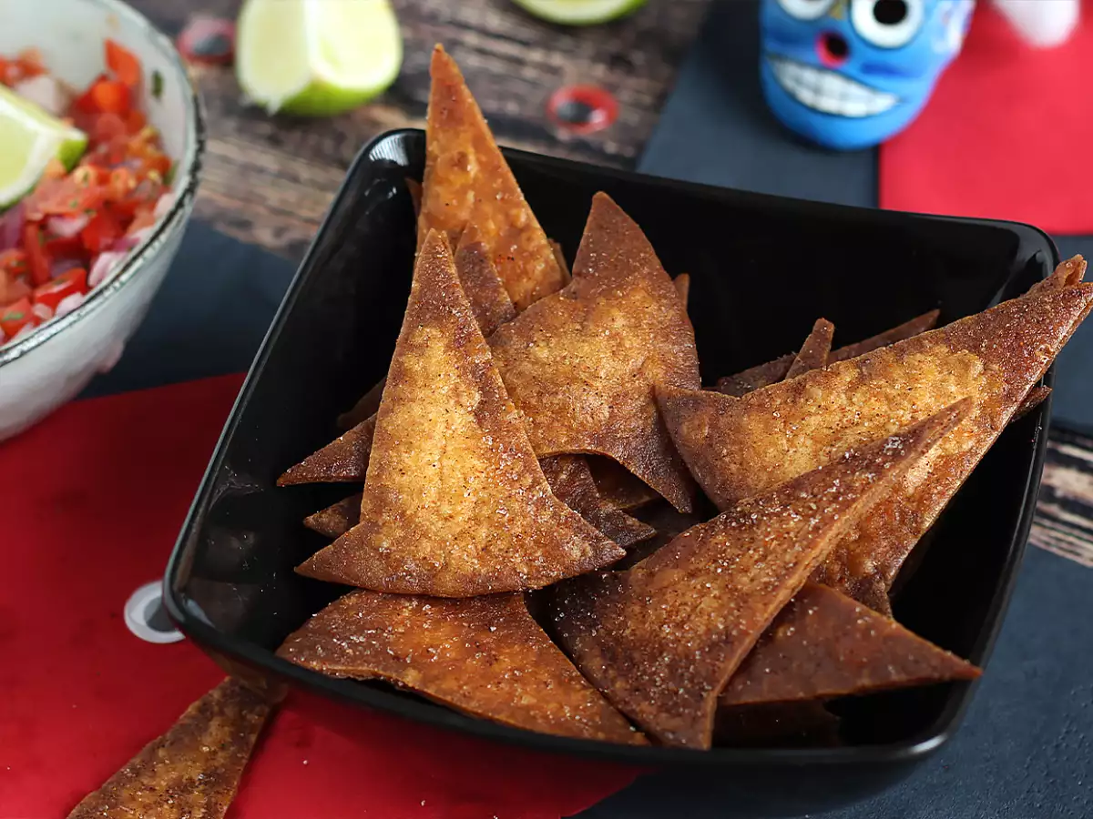 Resep Keripik tortilla topi penyihir untuk camilan halloween