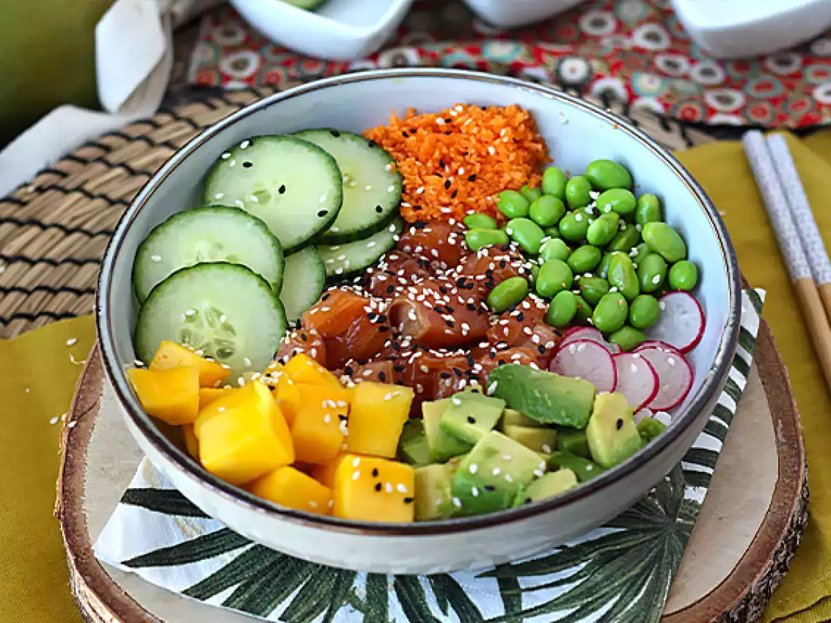 Resep Mangkuk poké dengan salmon