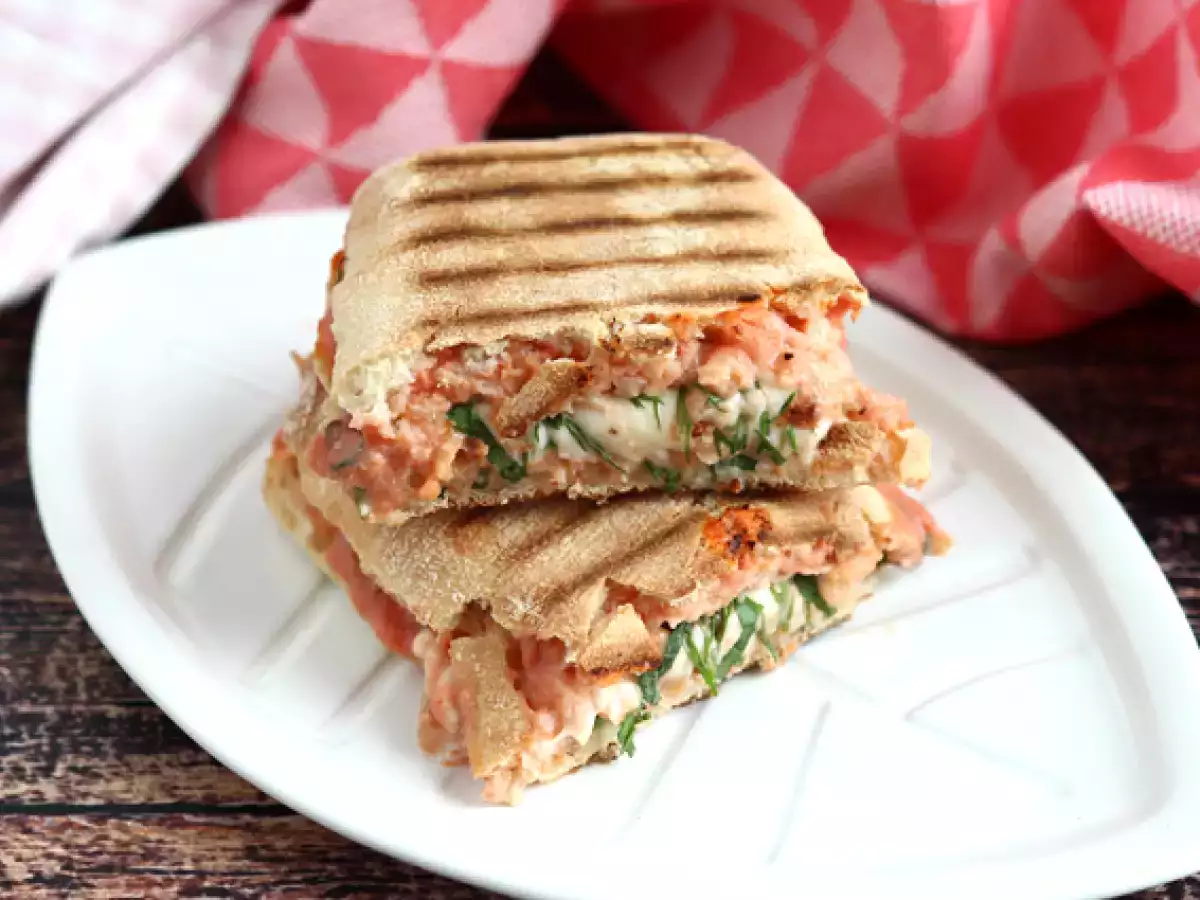 Resep Salmon, mozzarella, dan panini dill