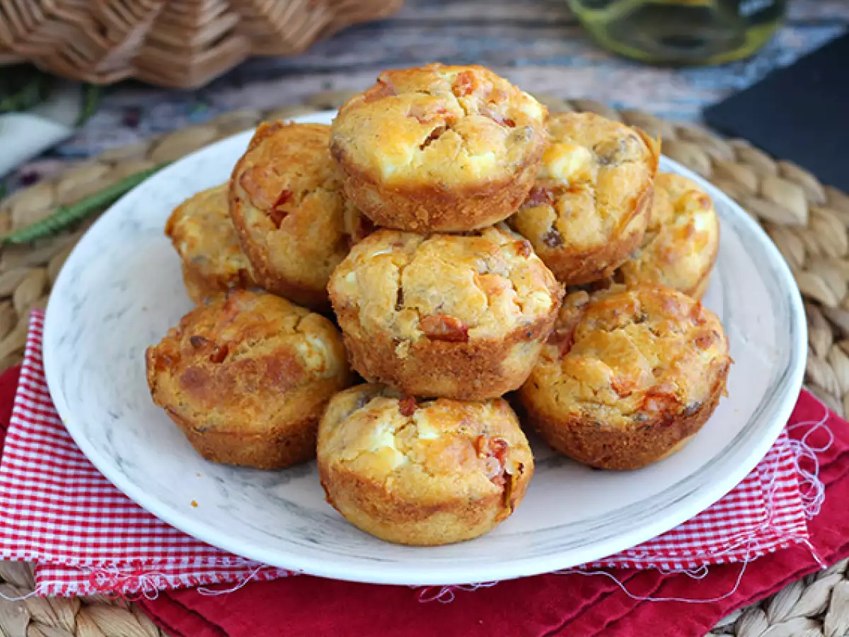 Resep Muffin tuna, tomat, dan feta