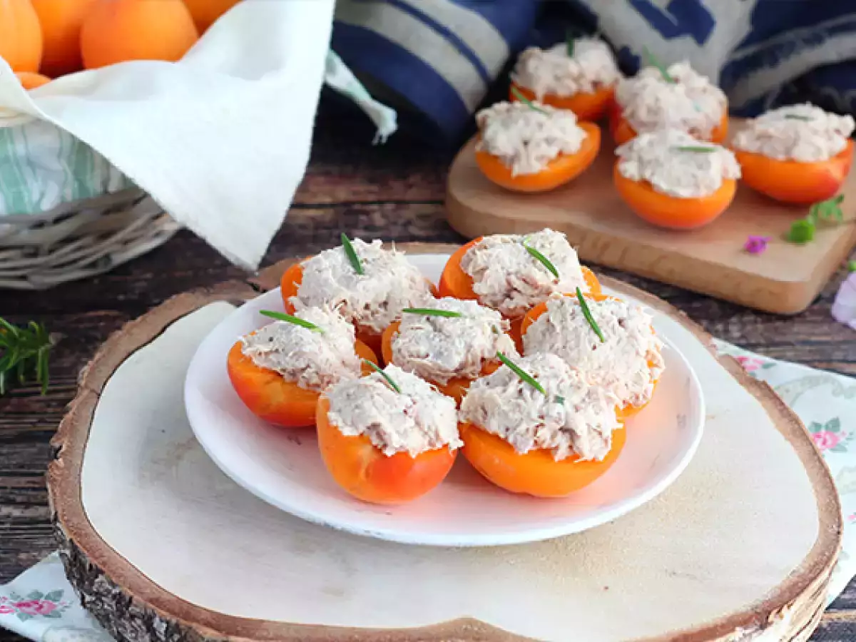 Resep Aprikot yang diisi dengan tuna dan rosemary