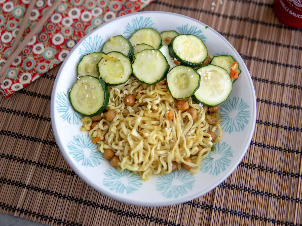 Resep Mi tumis dengan kacang arab panggang dan zukini