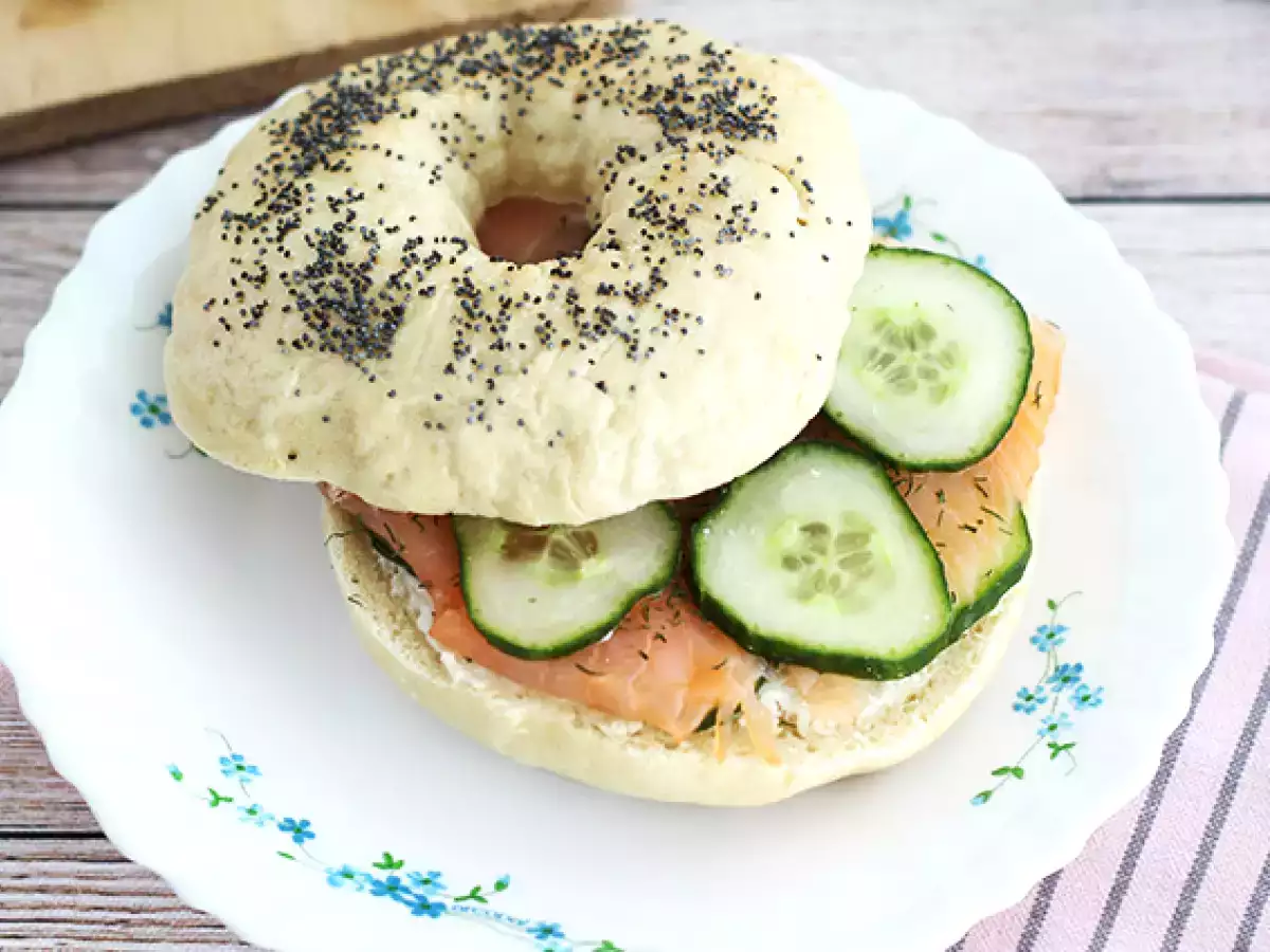 Resep Bagel dengan salmon, mentimun, dan fromage frais