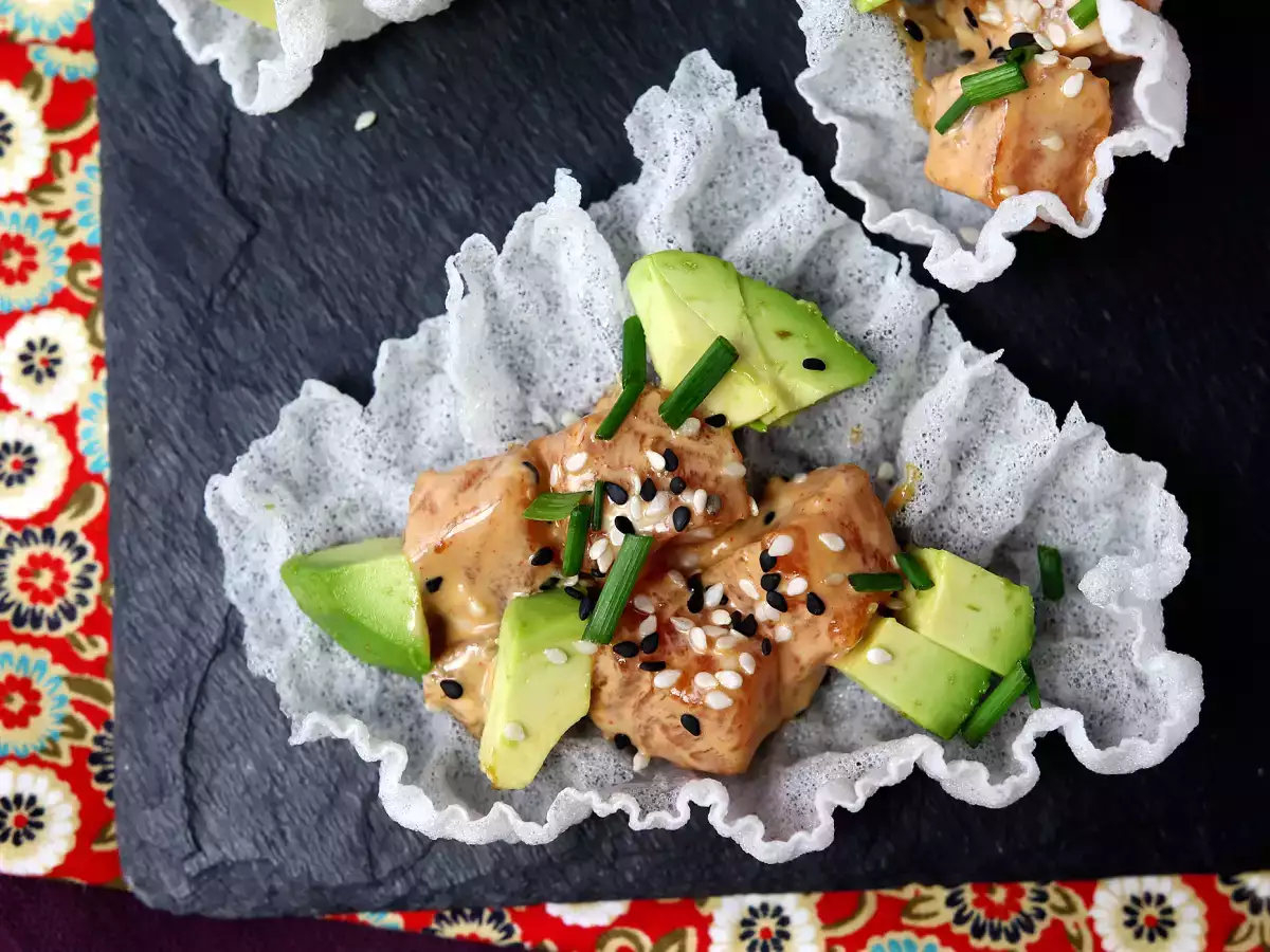 Resep Taco asia: salmon tartar dalam keripik nasi