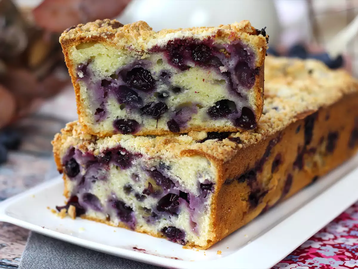 Resep Blueberry crumble cake: kue yang memadukan fondant, kelembutan, dan kerenyahan!