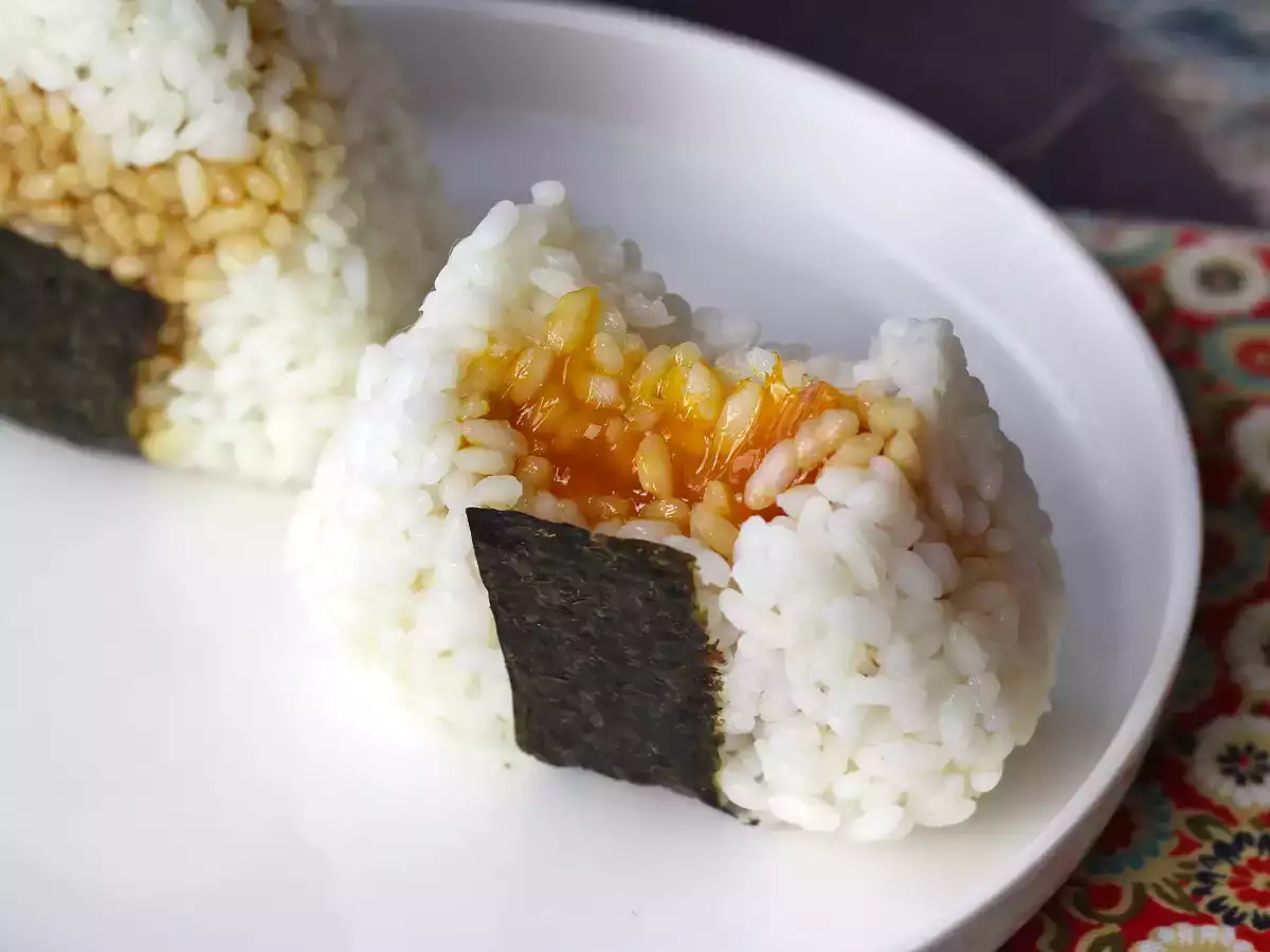Resep Onigiri dengan kuning telur marinasi kecap asin