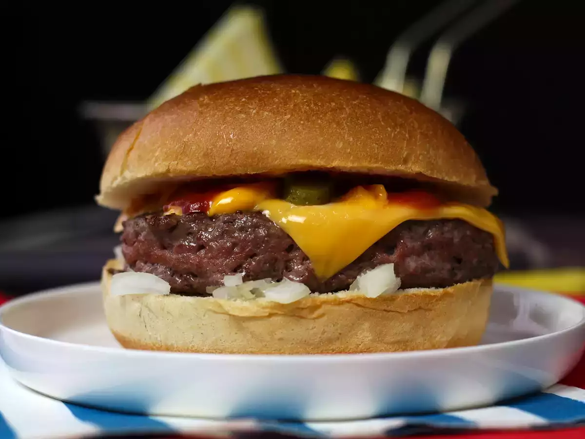 Resep Cheeseburger, burger terkenal yang disukai semua orang!