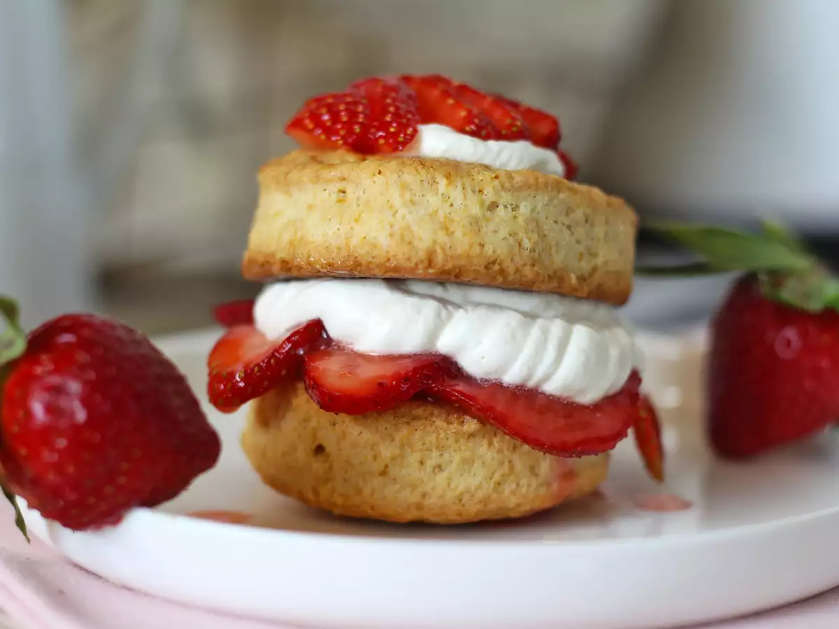 Resep Strawberry shortcake, kue krim stroberi khas amerika yang tidak pernah gagal
