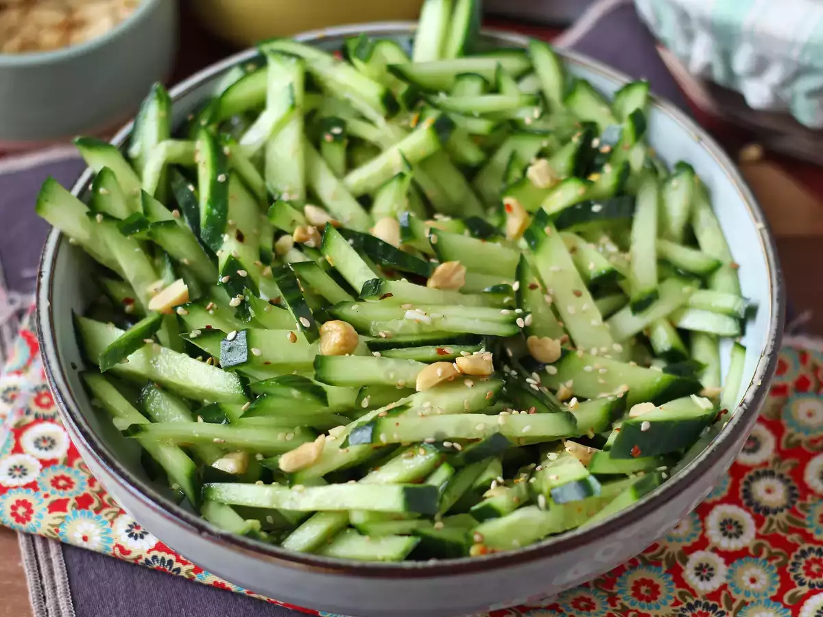 Resep Salad mentimun pedas dengan kacang tanah