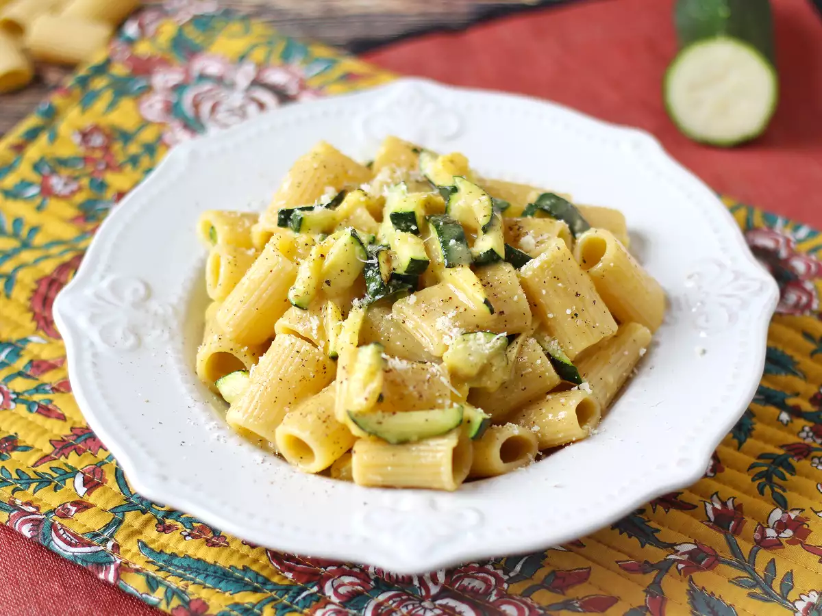 Resep Courgette carbonara: resep vegetarian yang mudah dibuat