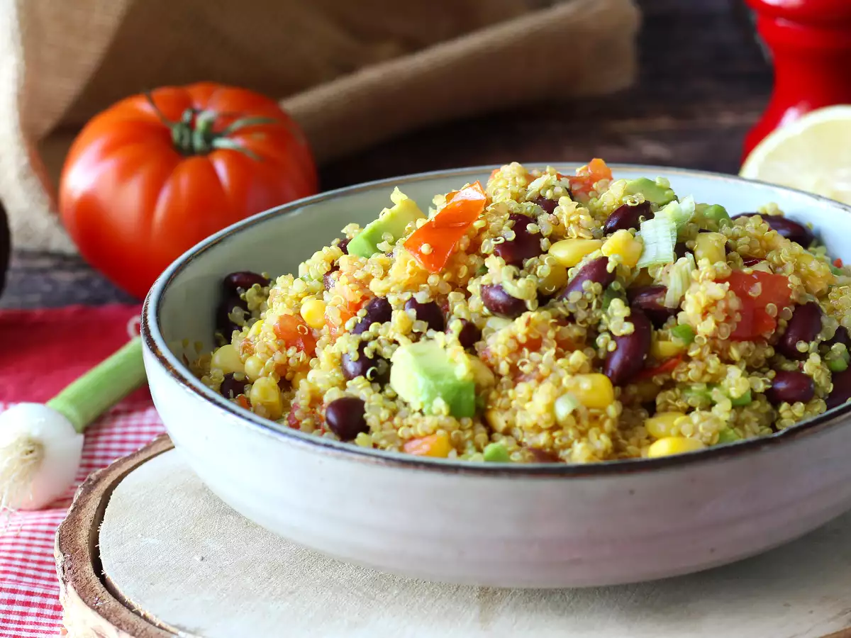 Resep Salad quinoa kaya protein dengan kacang merah dan jagung