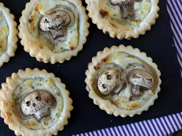 Resep Kue tart halloween dengan jamur dan bawang putih serta keju herba