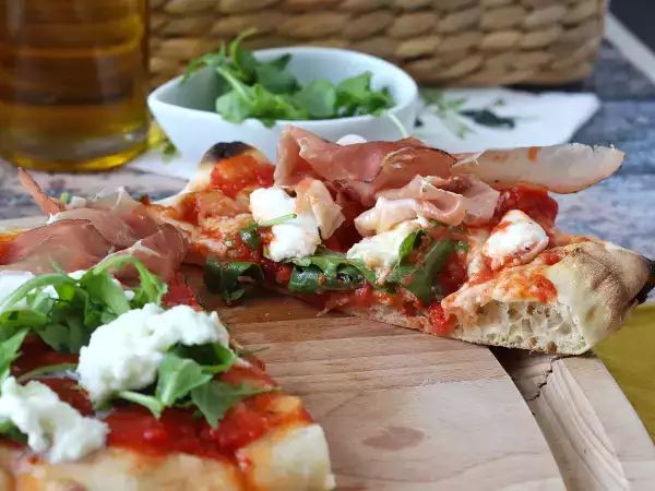 Resep Pinsa lezat yang sangat cepat dibuat