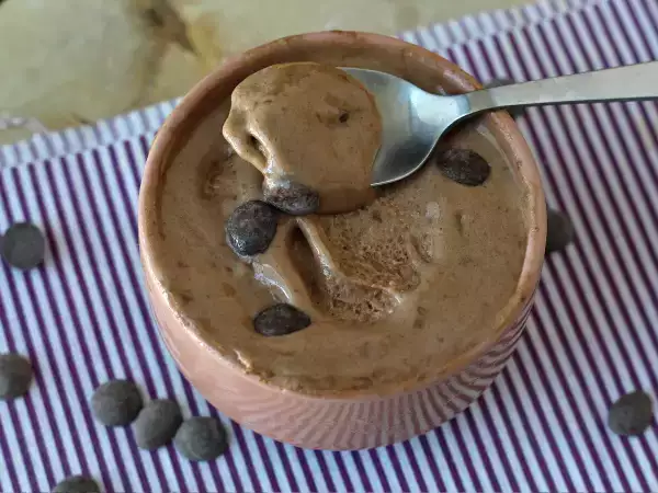 Resep Es krim protein super whey cokelat, siap dalam 5 menit!