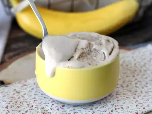 Resep Es krim whey vanila, tinggi protein, cepat, dan dengan 3 bahan!