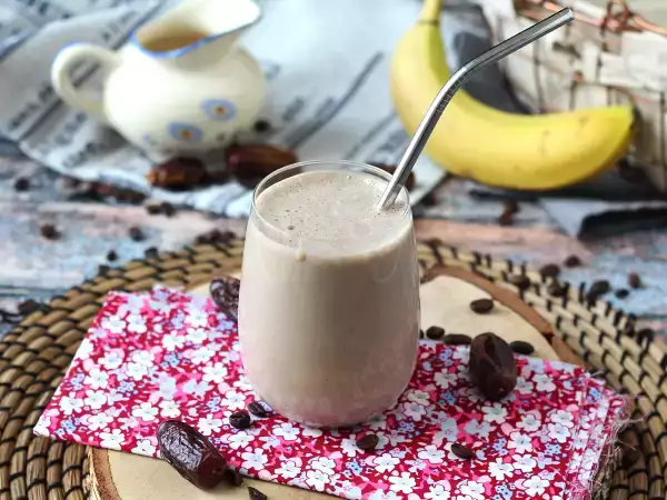 Resep Smoothie kopi dan kurma untuk membangunkan anda!