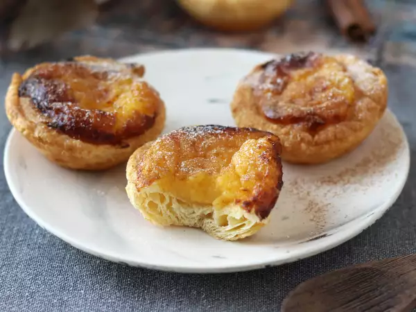 Resep Pastéis de nata dalam penggorengan udara. resep cepat dan mudah untuk kudapan manis tradisional portugis.