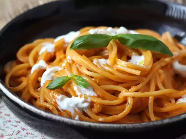 Resep Pasta krim dengan burrata dan tomat ceri