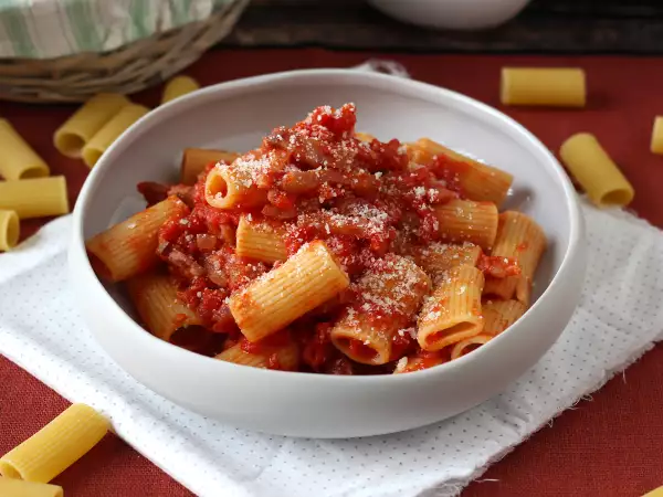 Resep Pasta all'amatriciana, resep tradisional yang dijelaskan langkah demi langkah