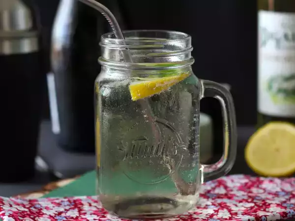 Resep Hugo spritz dengan sirup bunga elder, koktail yang segar dan manis