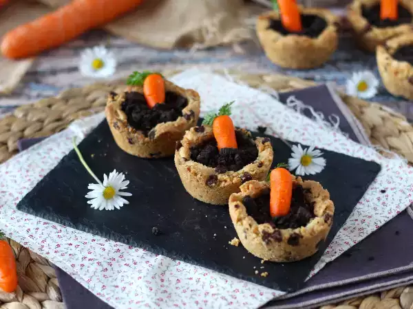Resep Cangkir kue dengan topping cokelat ganache, gaya pot wortel