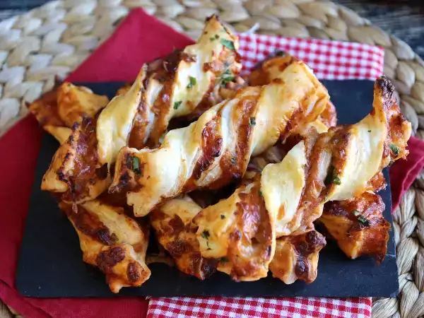 Resep Kue puff pastry dengan lilitan maksimal (tomat, ham, mozzarella, peterseli)