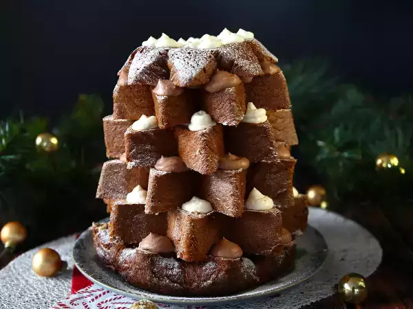 Resep Pandoro brioche yang diisi dengan krim nutella dan krim vanila dalam bentuk pohon natal