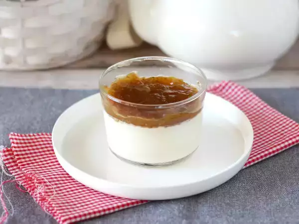 Resep Panna cotta vanila dengan saus ara