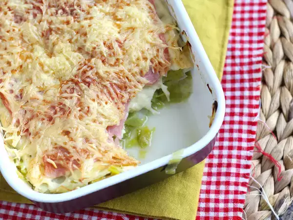 Resep Daun bawang au gratin dengan ham dan keju yang dimasak