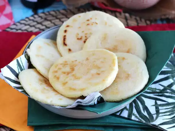 Resep Arepas venezuela, roti gulung bebas gluten yang dibuat hanya dengan 3 bahan