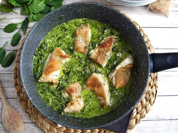 Resep Ayam dengan bayam krim dan saus jamur