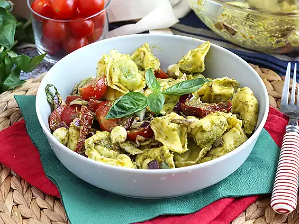Resep Tortellini dan salad pesto
