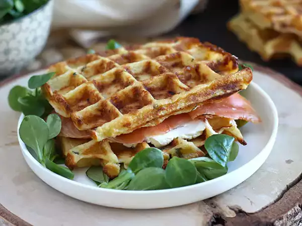 Resep Wafel kentang - sandwich wafel dengan salmon asap dan fromage frais