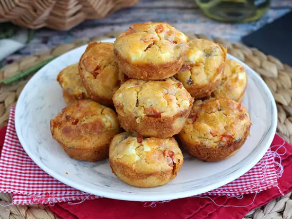 Resep Muffin tuna, tomat, dan feta