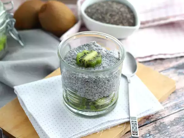 Resep Puding biji chia dengan buah kiwi